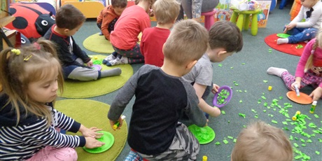 Powiększ grafikę: Zajęcia adaptacyjne w osiedlowej bibliotece.