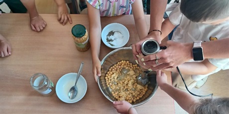Powiększ grafikę: Zajęcia kulinarne. Pasta z ciecierzycy