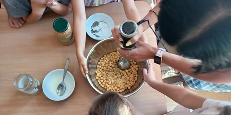 Powiększ grafikę: Zajęcia kulinarne. Pasta z ciecierzycy