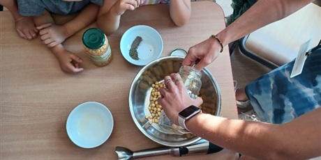 Powiększ grafikę: Zajęcia kulinarne. Pasta z ciecierzycy