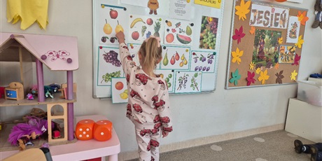 Powiększ grafikę: Zajęcia matematyczno-przyrodnicze – „Liczymy i dopasowujemy owoce”