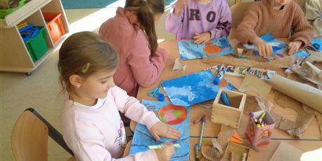 Powiększ grafikę: Zajęcia plastyczne