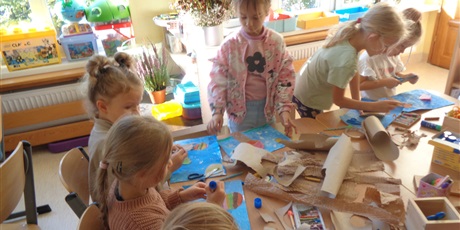 Powiększ grafikę: Zajęcia plastyczne