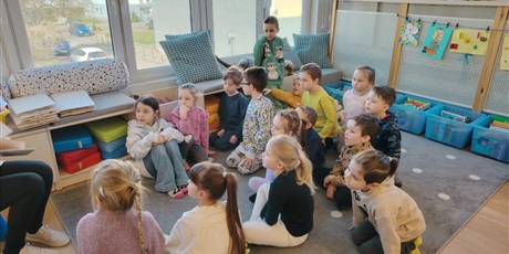 Powiększ grafikę: Zajęcia w bibliotece