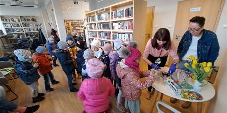 Powiększ grafikę: Zajęcia w bibliotece osiedlowej