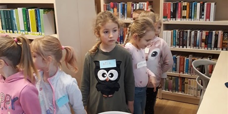 Powiększ grafikę: Zajęcia w bibliotece w Brzeźnie