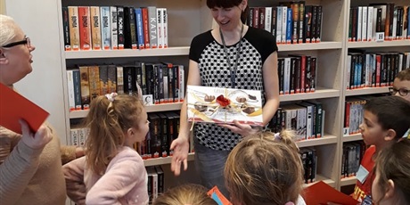 Powiększ grafikę: Zajęcia w bibliotece w Brzeźnie