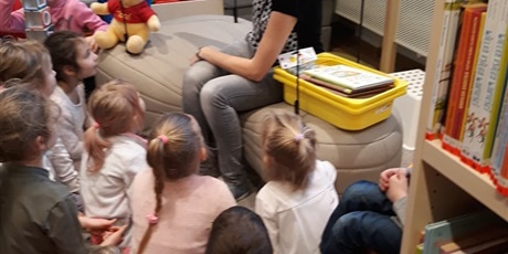 Powiększ grafikę: Zajęcia w bibliotece w Brzeźnie