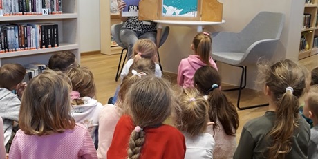 Powiększ grafikę: Zajęcia w bibliotece w Brzeźnie