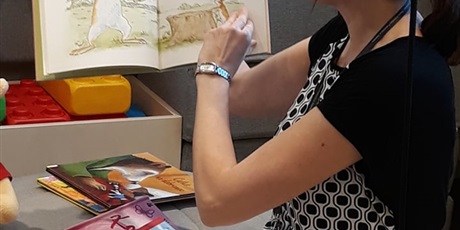 Powiększ grafikę: Zajęcia w bibliotece w Brzeźnie