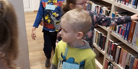 Powiększ grafikę: Zajęcia w bibliotece w Brzeźnie