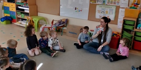 Powiększ grafikę: Zajęcia z logopedą