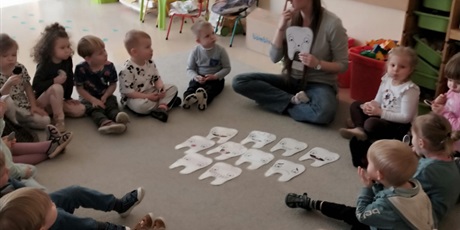 Powiększ grafikę: Zajęcia z logopedą