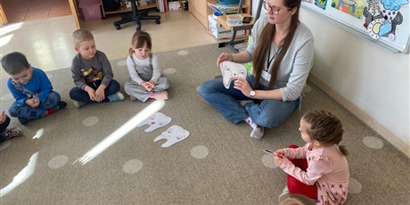 Powiększ grafikę: Zajęcia z panią logopedką Maritą