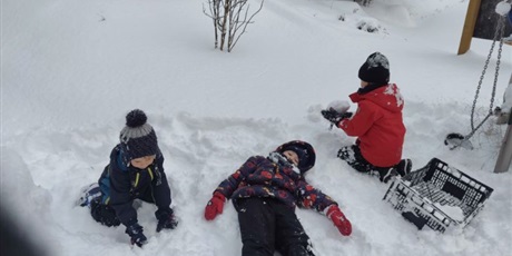 Powiększ grafikę: Zimowe zabawy Elfów