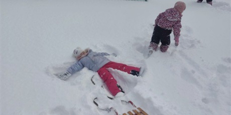 Powiększ grafikę: Zimowe zabawy Elfów