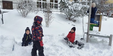 Powiększ grafikę: Zimowe zabawy Elfów