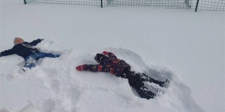 Powiększ grafikę: Zimowe zabawy Elfów