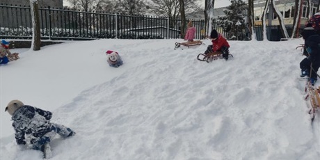 Powiększ grafikę: Zimowe zabawy Elfów