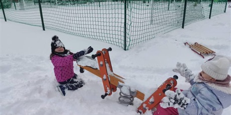 Powiększ grafikę: Zimowe zabawy Elfów