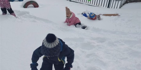 Powiększ grafikę: Zimowe zabawy Elfów