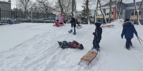 Powiększ grafikę: Zimowe zabawy Elfów